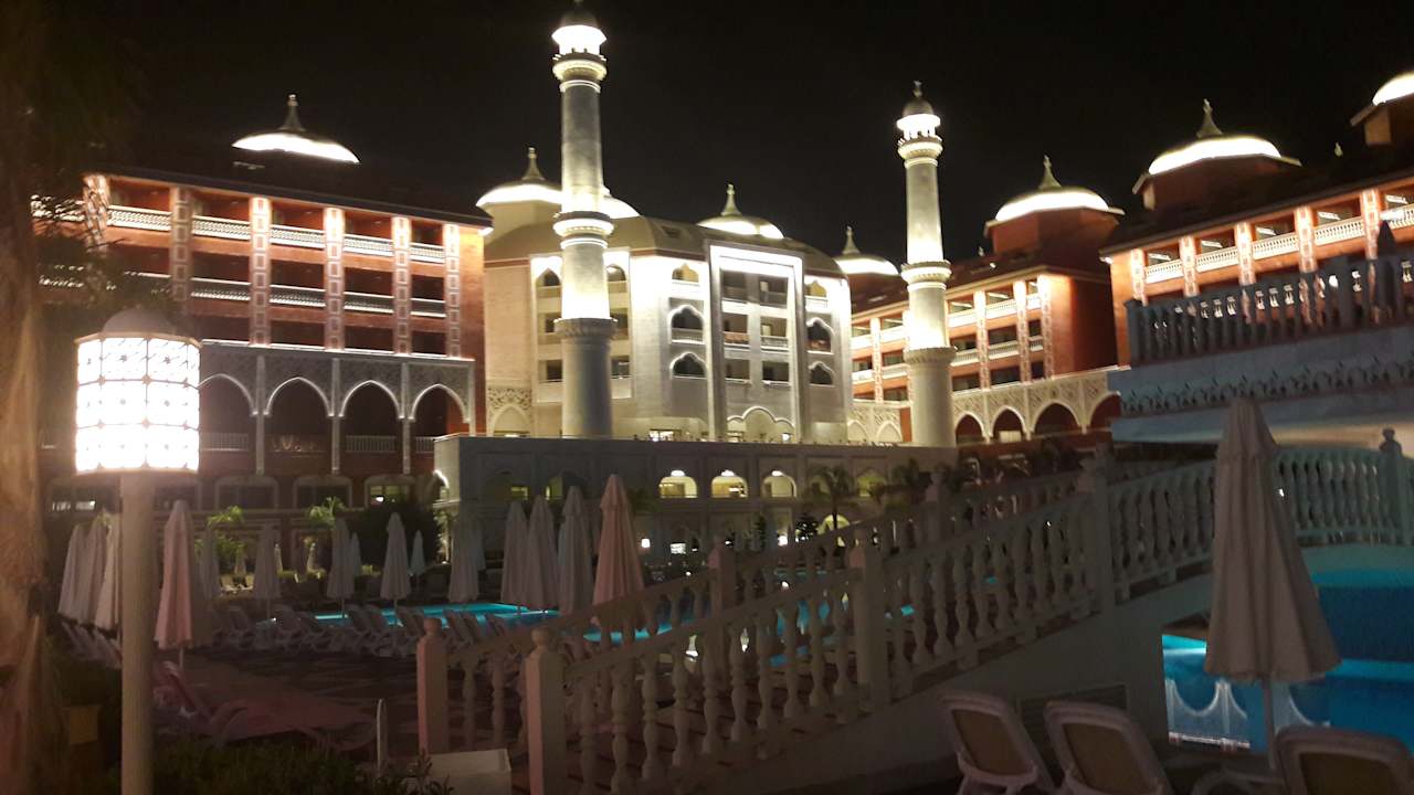 Außenansicht Royal Taj Mahal Hotel