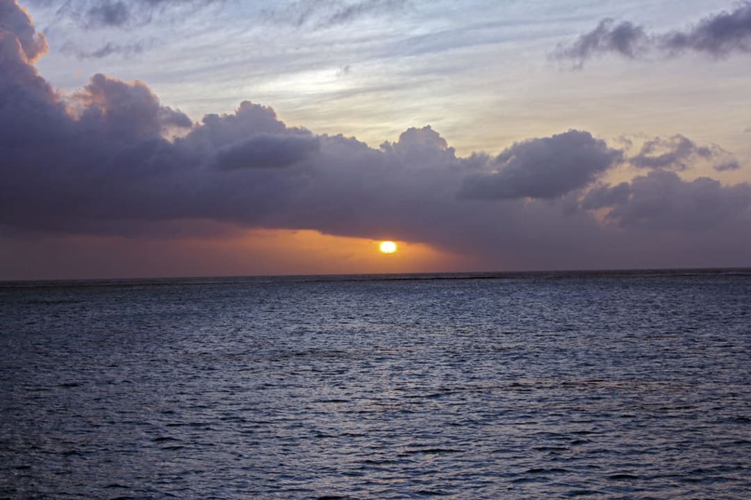 Sonnenaufgang Sicht aus dem Zimmer Sun Siyam Olhuveli