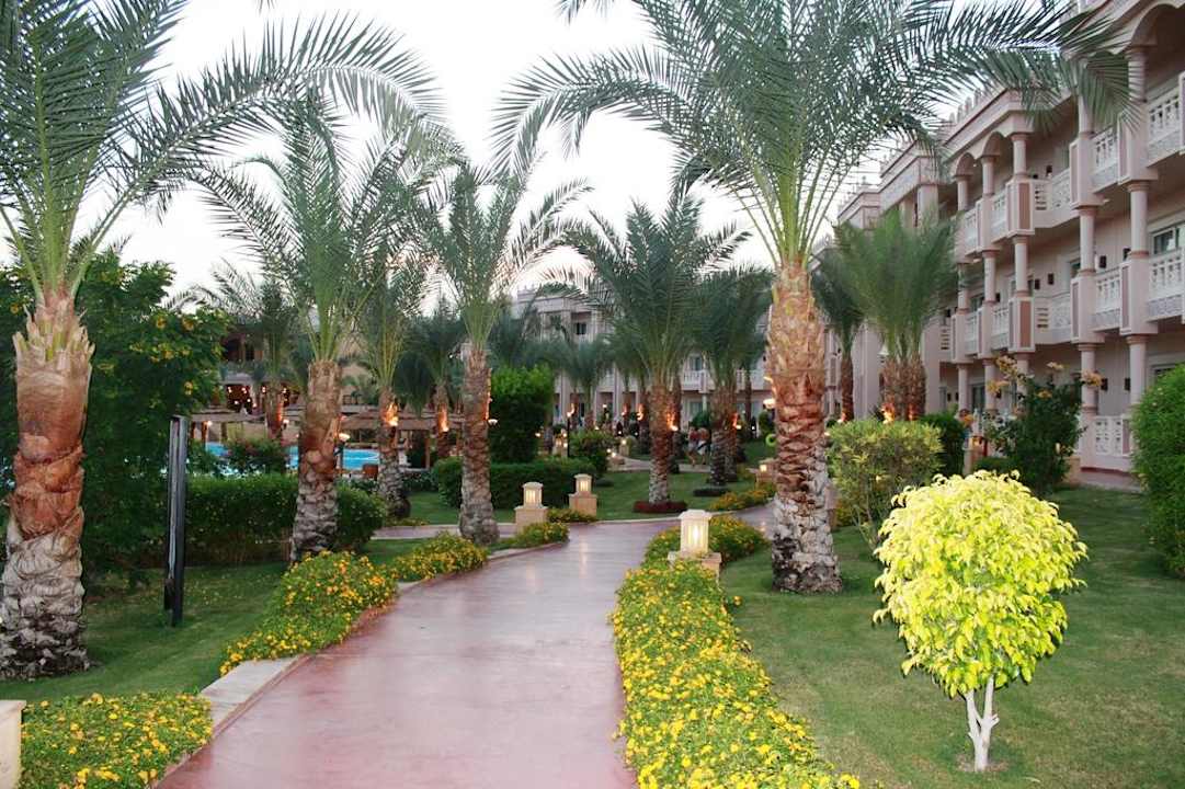 Traumhafte Gartenanlage Pickalbatros Palace Resort