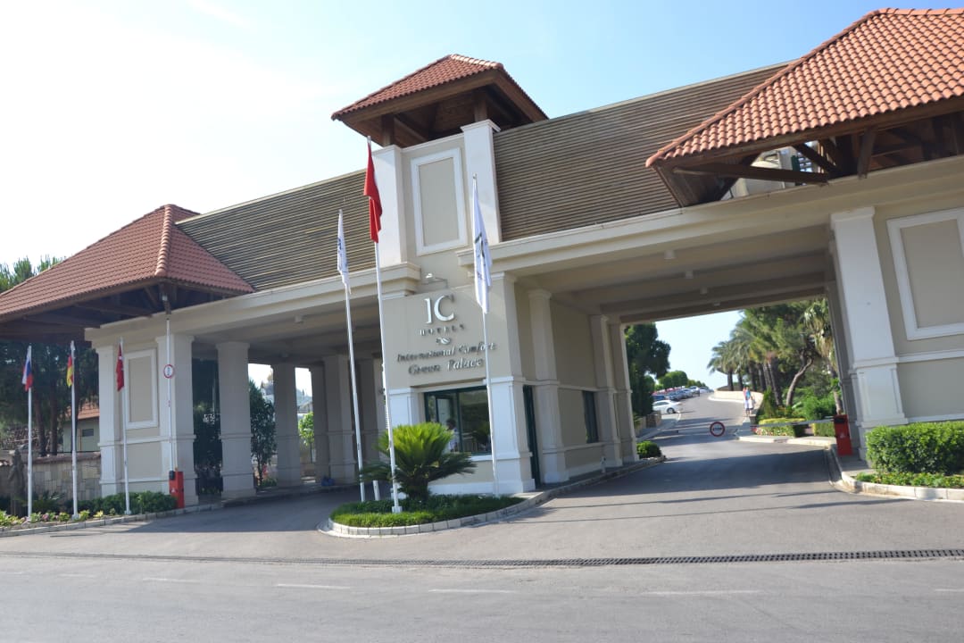 Hoteleinfahrt IC Hotels Green Palace