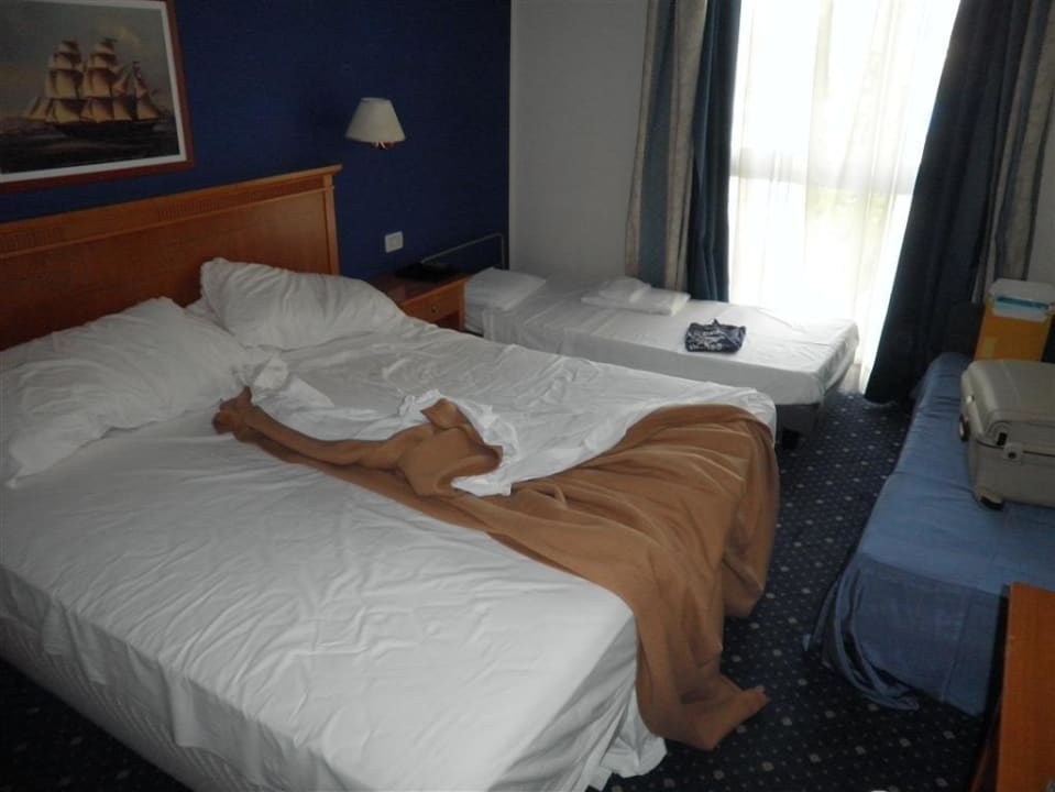 Doppelbett mit Zustellbetten Hotel Dorè