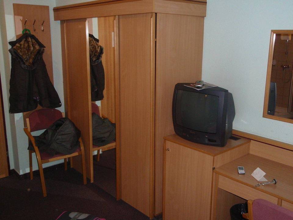 Fernseher mit Schrank City Hotel Pilvax