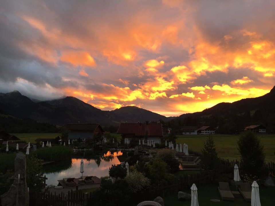 Abendstimmung auf Terrasse Wellnesshotel Engel