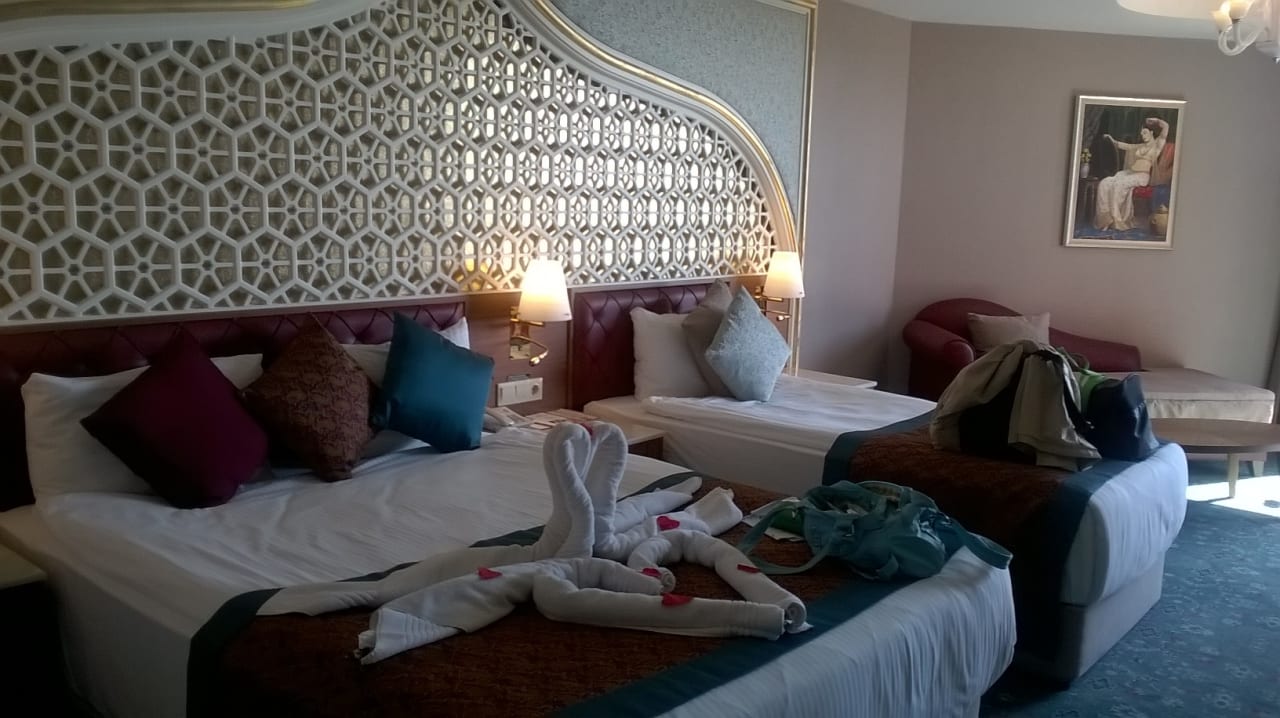 Zimmer Royal Taj Mahal Hotel