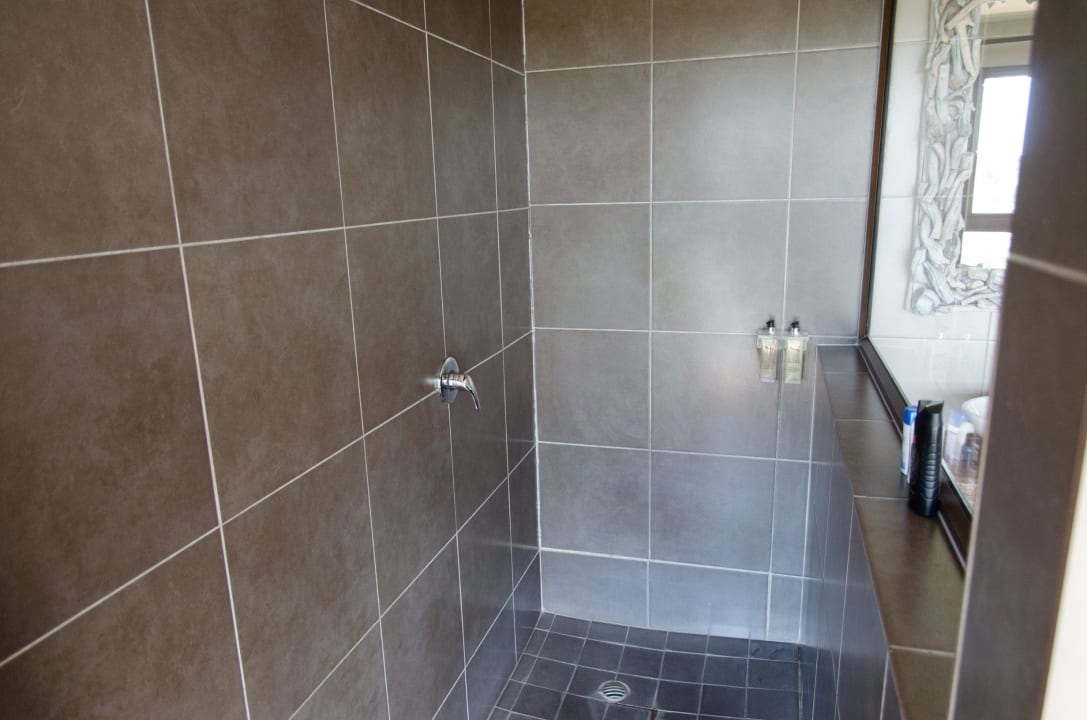 Badezimmer Leroo La Tau Lodge