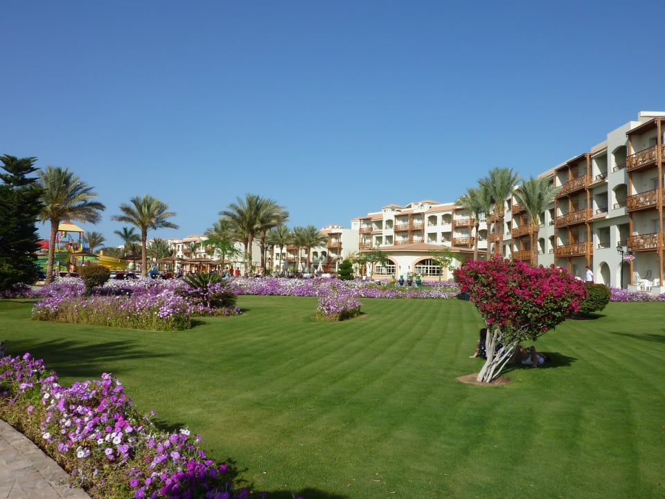 Wunderschöne Gartenanlage mit Blick zum Kaiser Pickalbatros Dana Beach Resort - Hurghada
