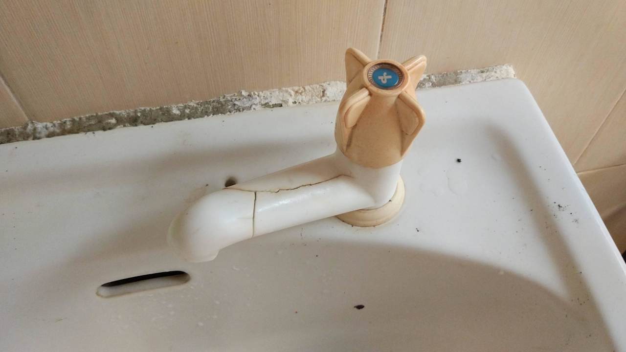 Kaputt und mit Geko Sch*** Hotel Bunaken SeaGarden Resort