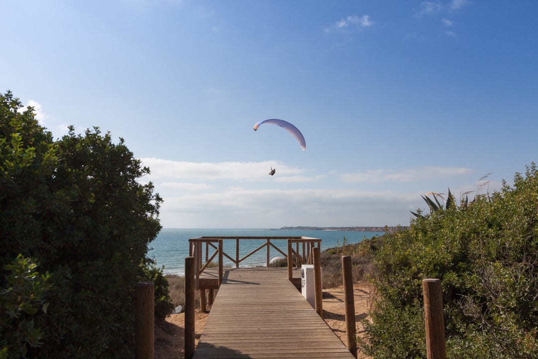 Gleitschirmflieger Hipotels Gran Conil Hotel