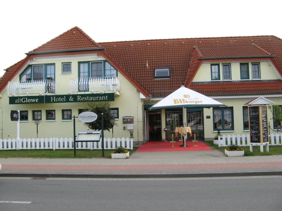 Haupteingang des Hotels "Alt Glowe" altGlowe Hotel Garni