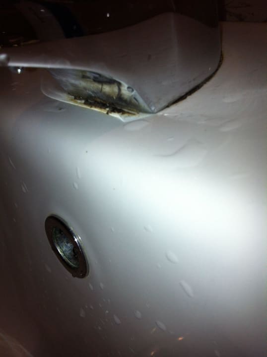 Schmuddeliger Wasserhahn Malikia Resort Abu Dabbab