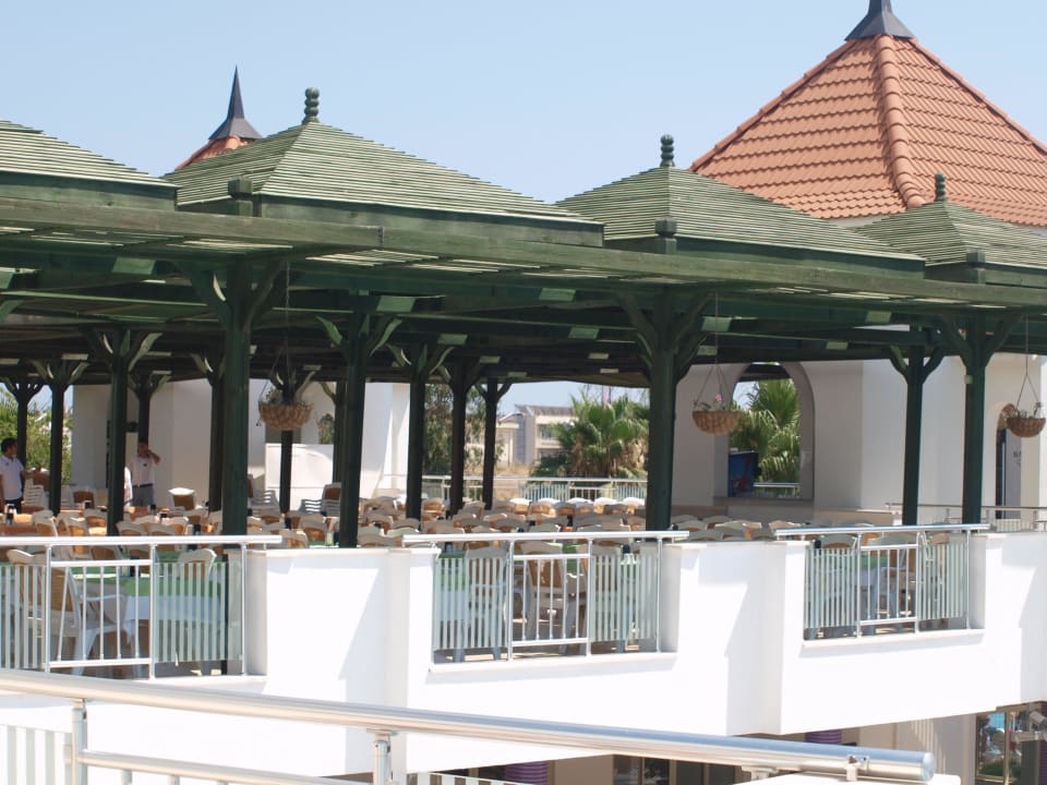 Aussenterrasse Serenis Hotel