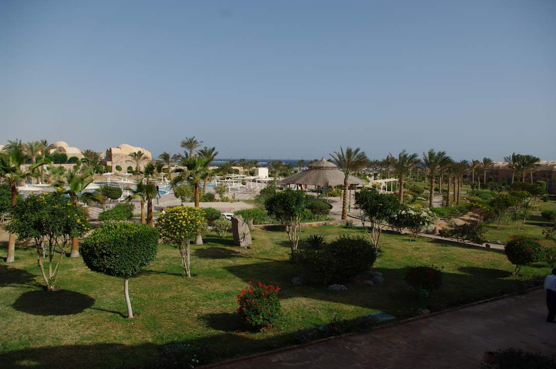 Widok z balkonu Pensée Royal Garden Beach Resort