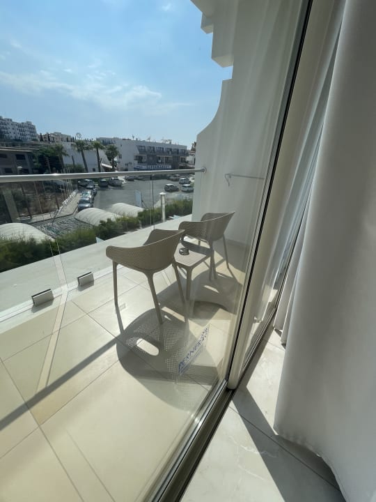 Zimmer Pernera Beach Hotel