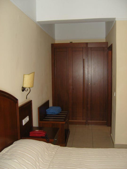 Geräumiger Schrank Vantaris Luxury Beach Resort