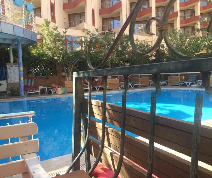Garten mit Pool Anik Hotel