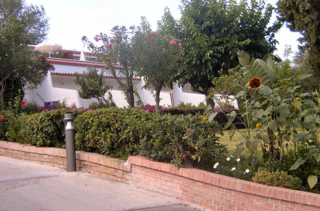 Außenansicht der Zimmer Aldiana Club Rocca Nettuno Calabria