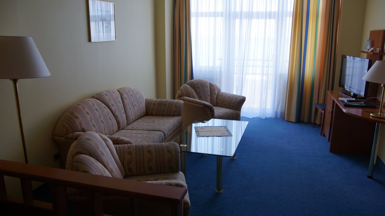 Wohnzimmer der Suite Arkona Strandhotel