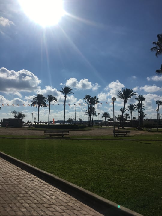 Auf dem Weg zum Strand La Santa Maria Hotel