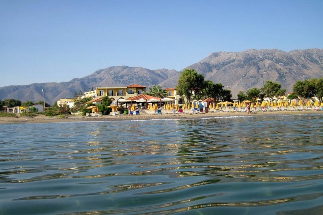 Strandansicht vom Meer aus Vantaris Luxury Beach Resort