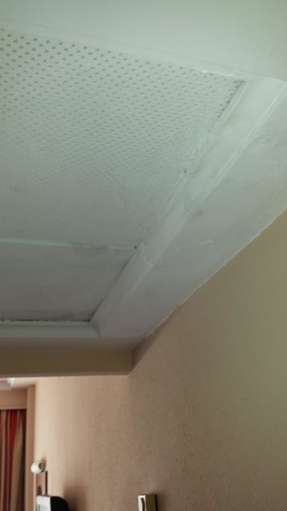 Wasserschaden und Schimmel überpinselt MUR Hotel Neptuno Gran Canaria