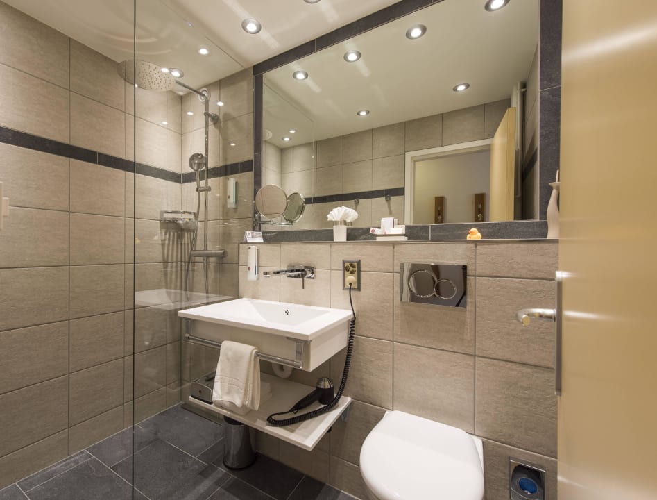 Badezimmer - Superior Plus Zimmer  Sunstar Hotel Lenzerheide