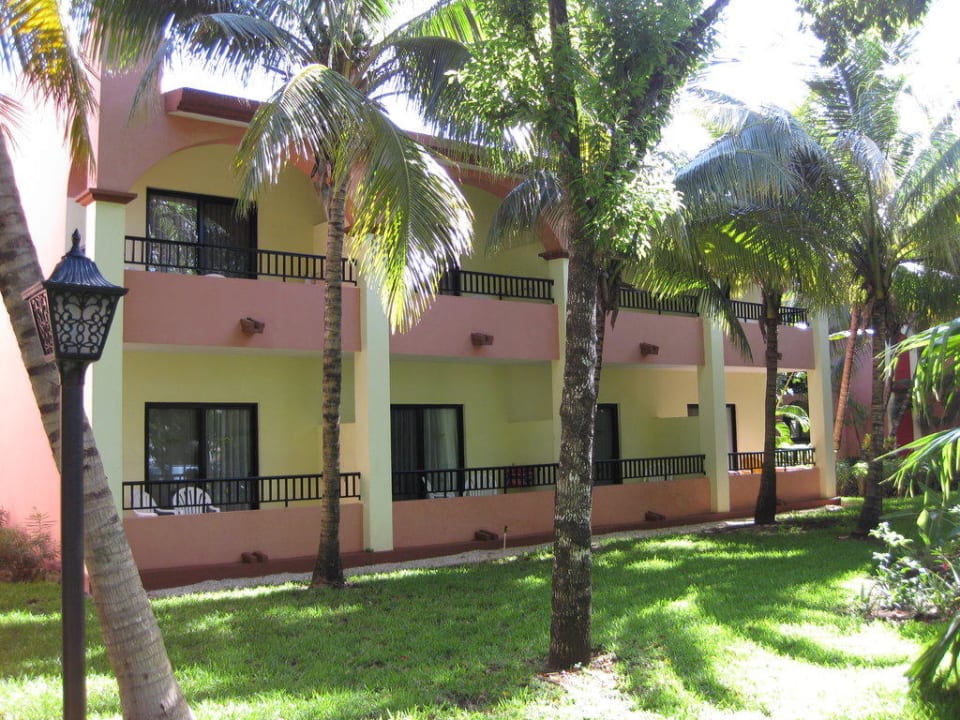 Außenansicht vom Parkdeck Hotel Riu Tequila