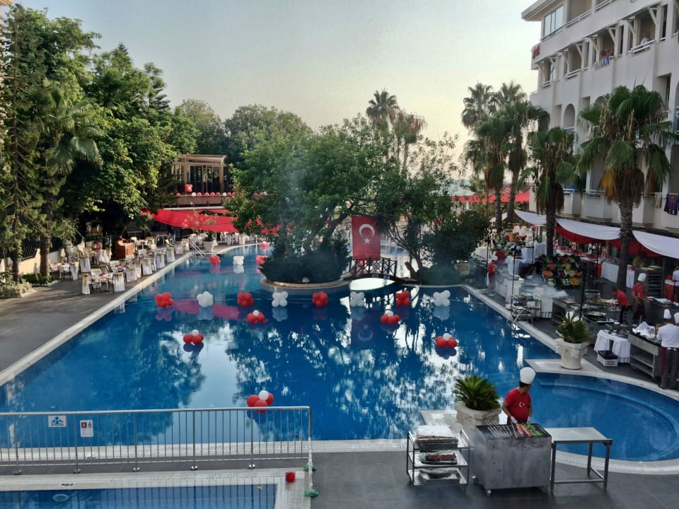 Pool zum türkischen Abend Side Star Beach