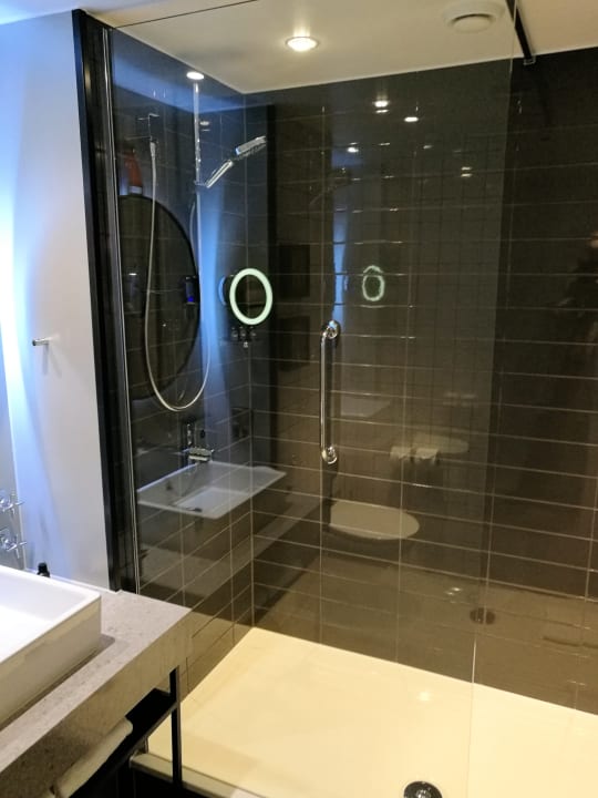 Zimmer The Trafalgar St. James London, Curio Collection by Hilton