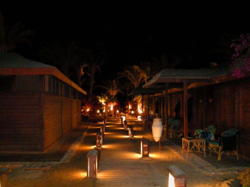 Aba Dabab Diving Loge bei Nacht Abu dabbab lodge