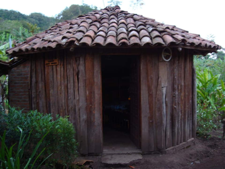 Eines der Holzhäusschen von aussen Campestre Naranjo