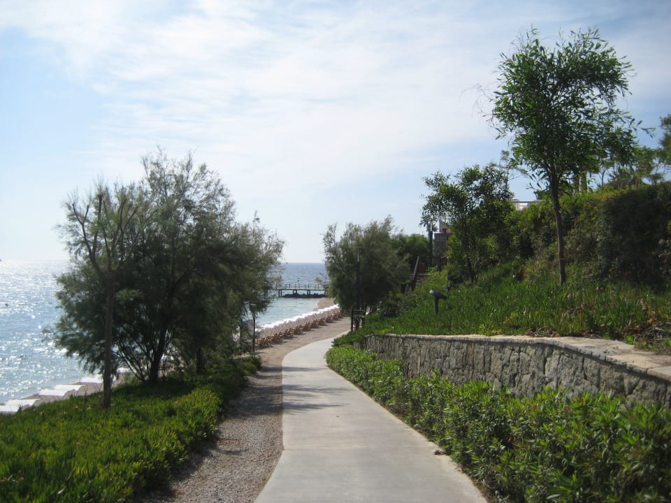 Weg zum Hotelstrand Xanadu Island Hotel