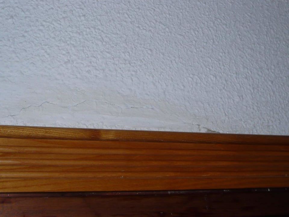 Putz im Riu Hotel über dem Schrank Hotel Riu Bravo