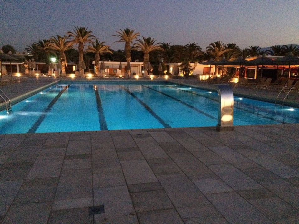 Pool ist sehr sauber, glasklar und gepflegt Civitel Creta Beach