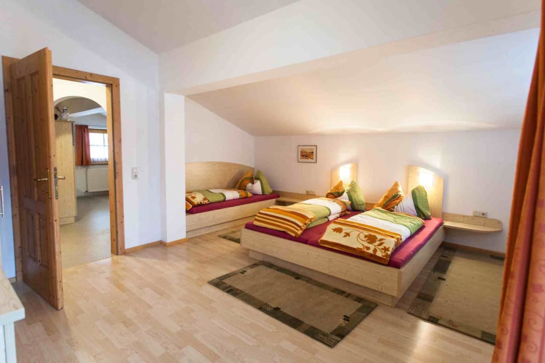 Zimmer mit Doppelbett und Einzelbett Apartment Bergerkreuz