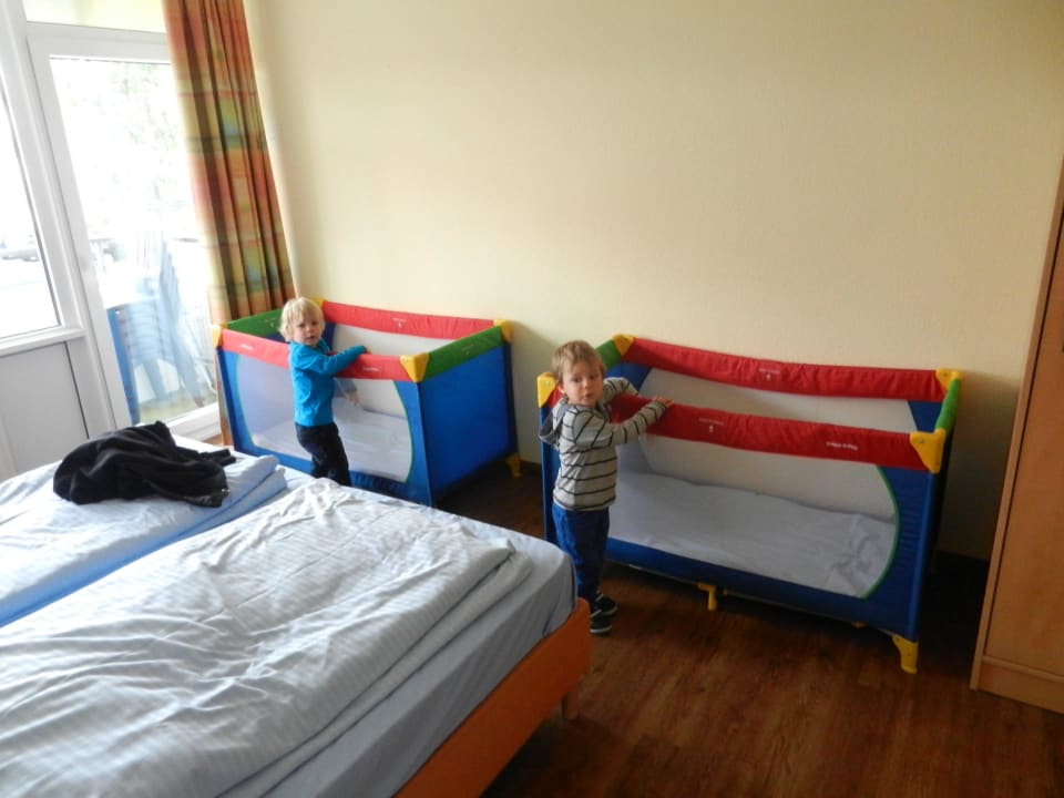Schlafzimmer mit Kinderbetten Ferienwohnungen Ferienpark Weissenhäuser Strand