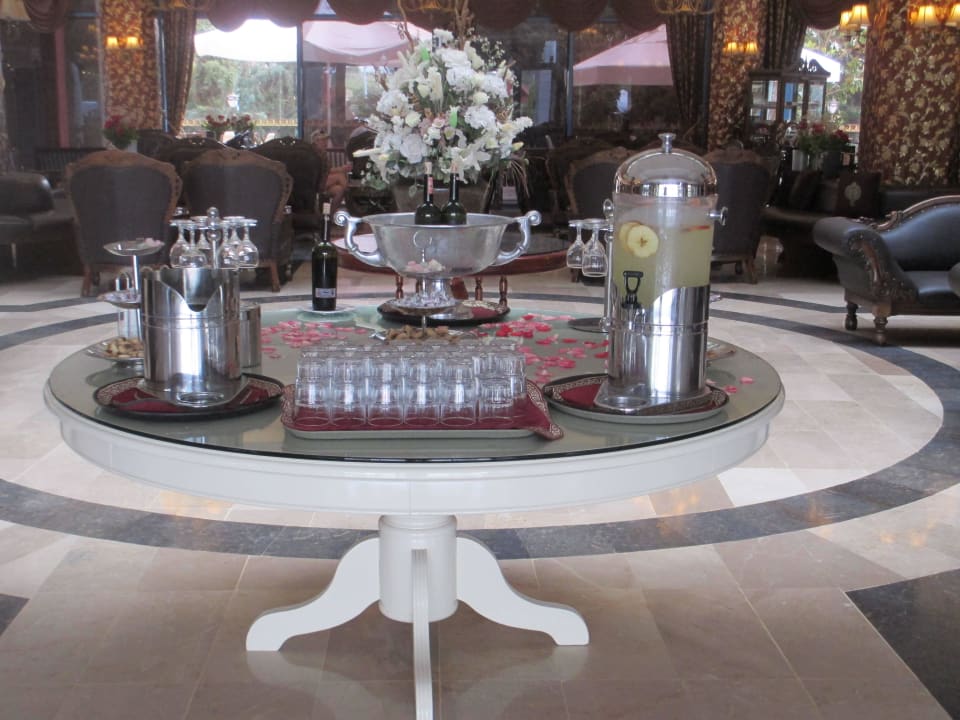 В лобби Botanik Hotel & Resort