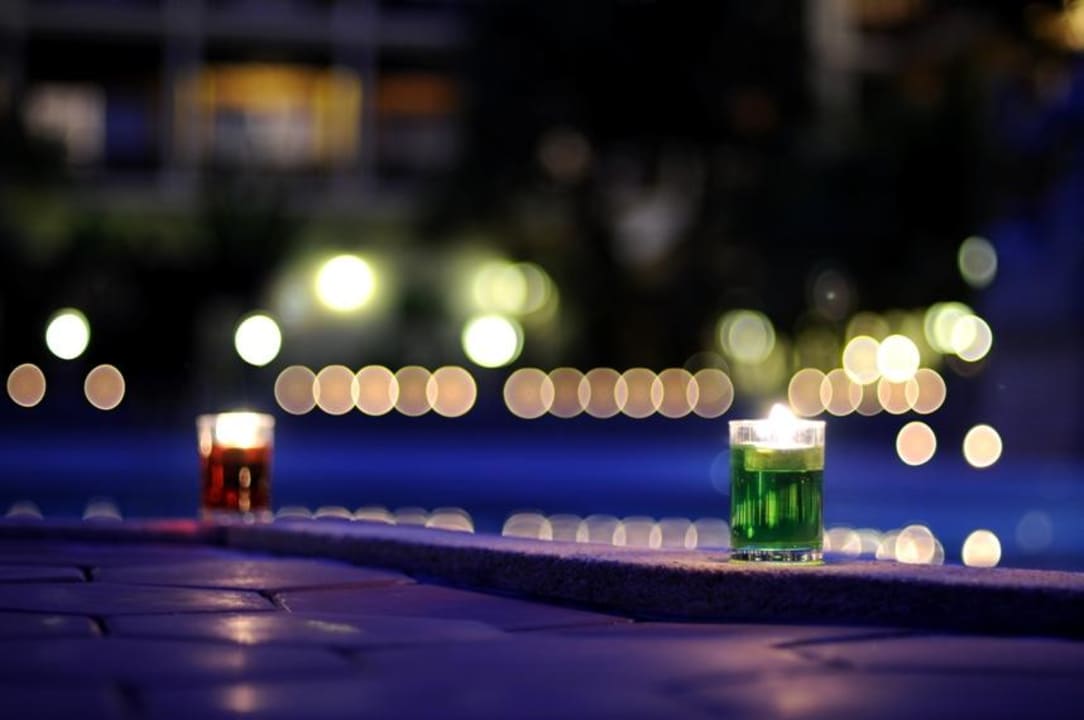 Drink at the swimming pool  Hotel Empress Angkor