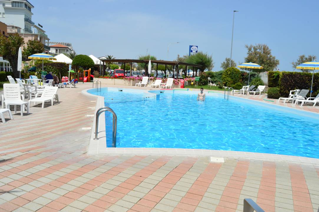 Pool Hotel Perla