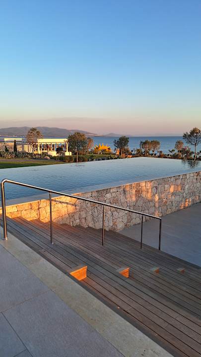 Pool Anda Barut Collection