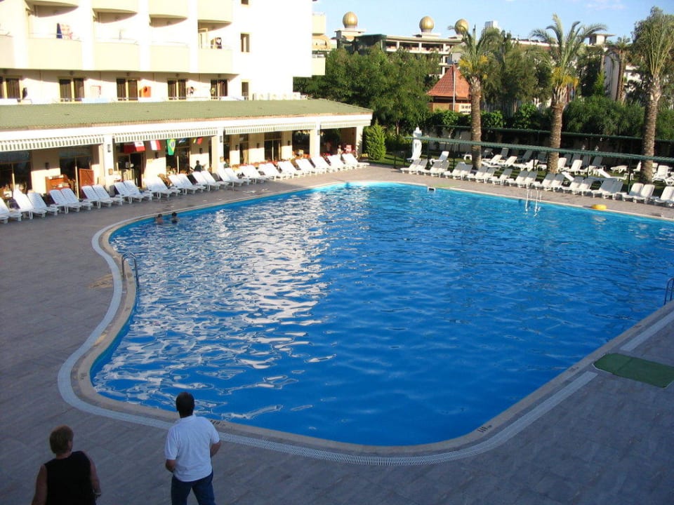 Pool Side Breeze Hotel