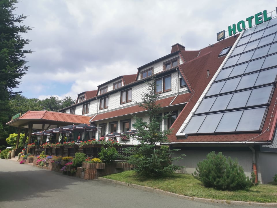 Außenansicht Waldhotel Rennsteighof