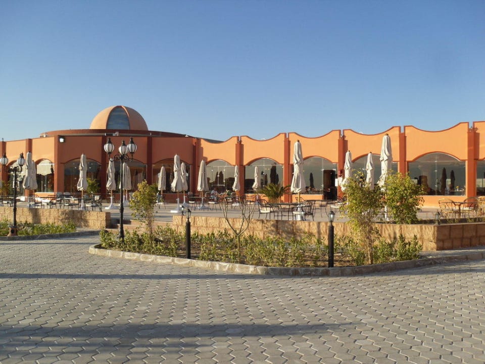 Lobby und Restaurantaussenbereich Three Corners Happy Life Beach Resort