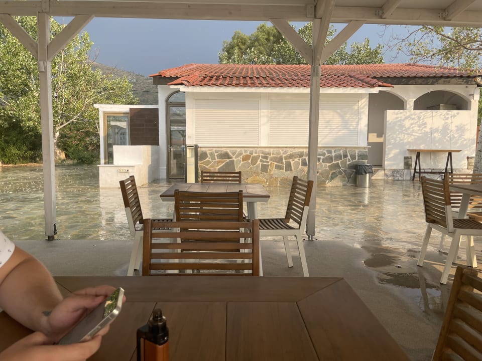 Strand Alea Hotel & Suites