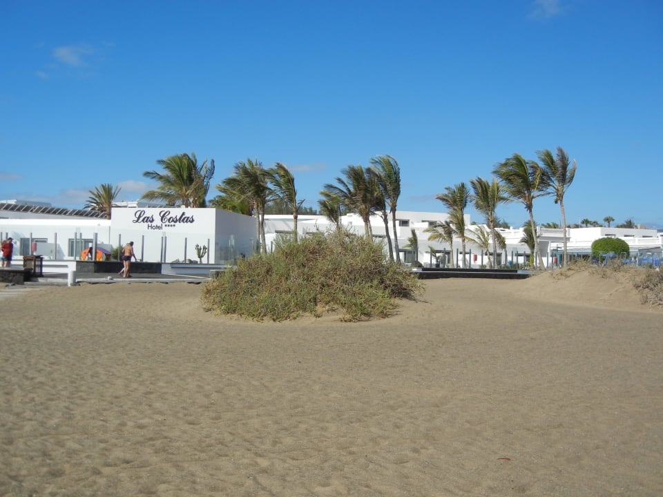 Hotel vom weitläufigen Strand aus Hotel Las Costas
