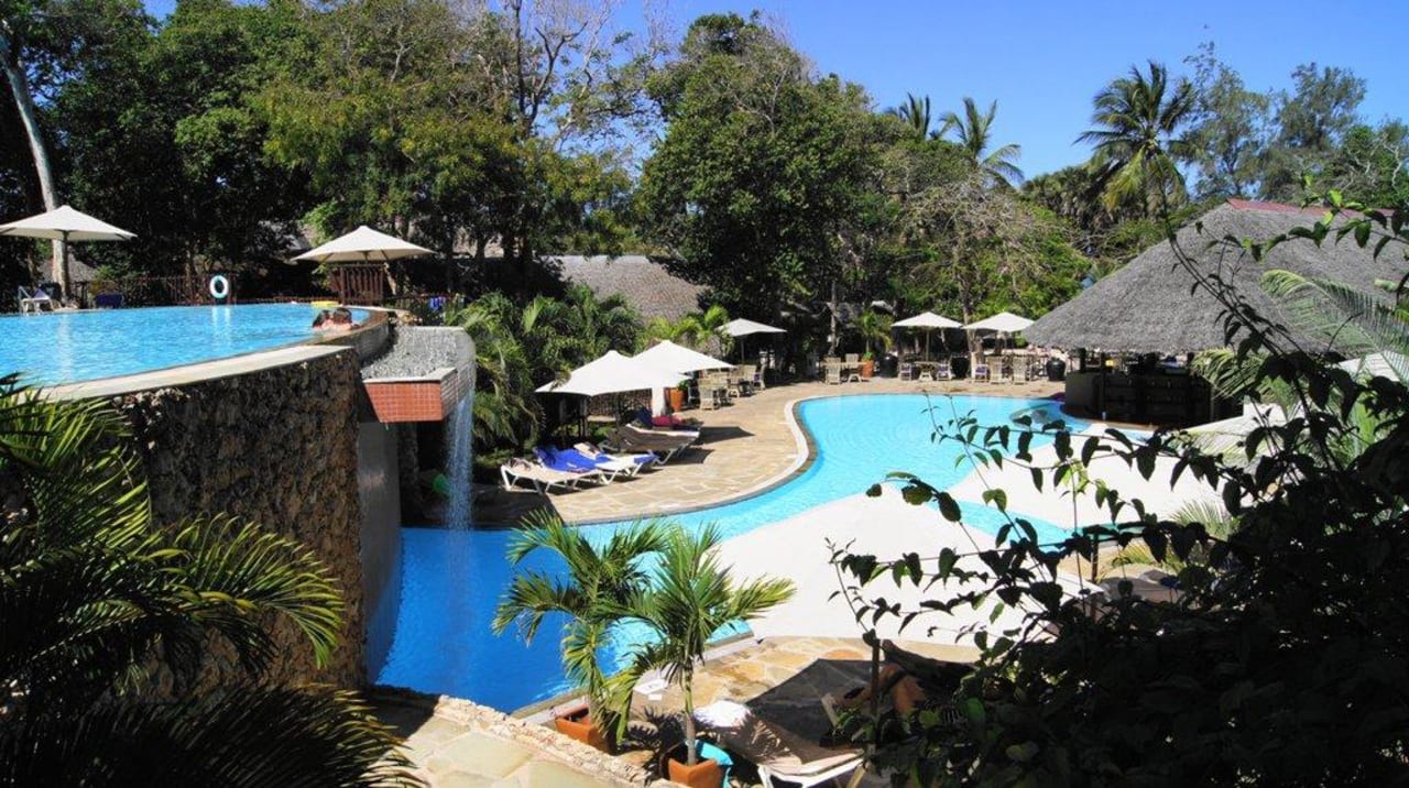 1 großer Doppelpool Baobab Holiday Resort