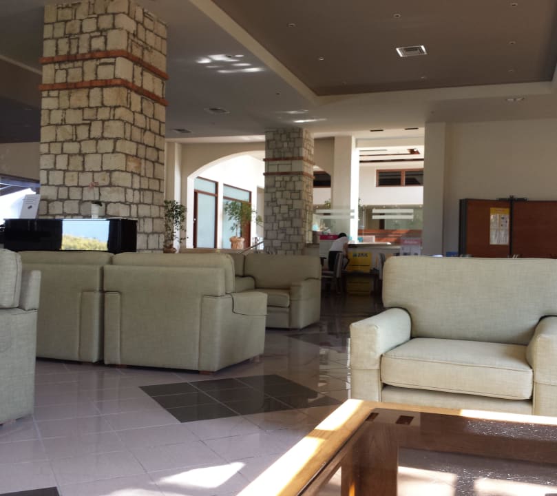 Lobby & Eingang TUI SUNEO Chrissi Amoudia