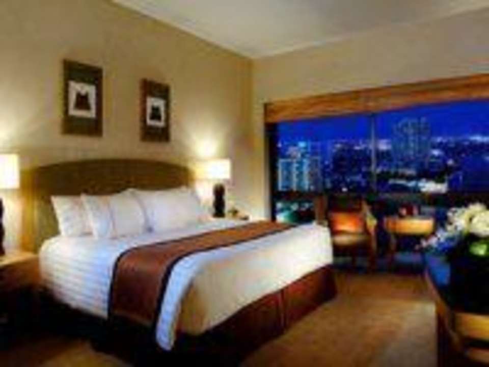 Deluxe River View Zimmer Royal Orchid Sheraton Hotel & Towers