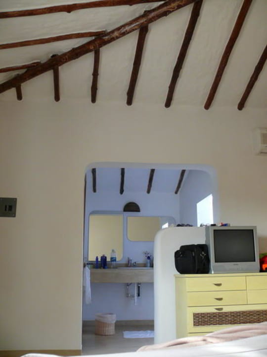 Innenraum mit Waschbecken Hotel Sunsol Punta Blanca