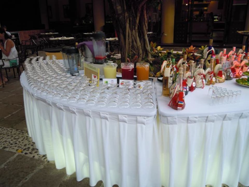 Diese Bar wird abends zusätzlich aufgebaut Viva Azteca by Wyndham - All Inclusive Resort