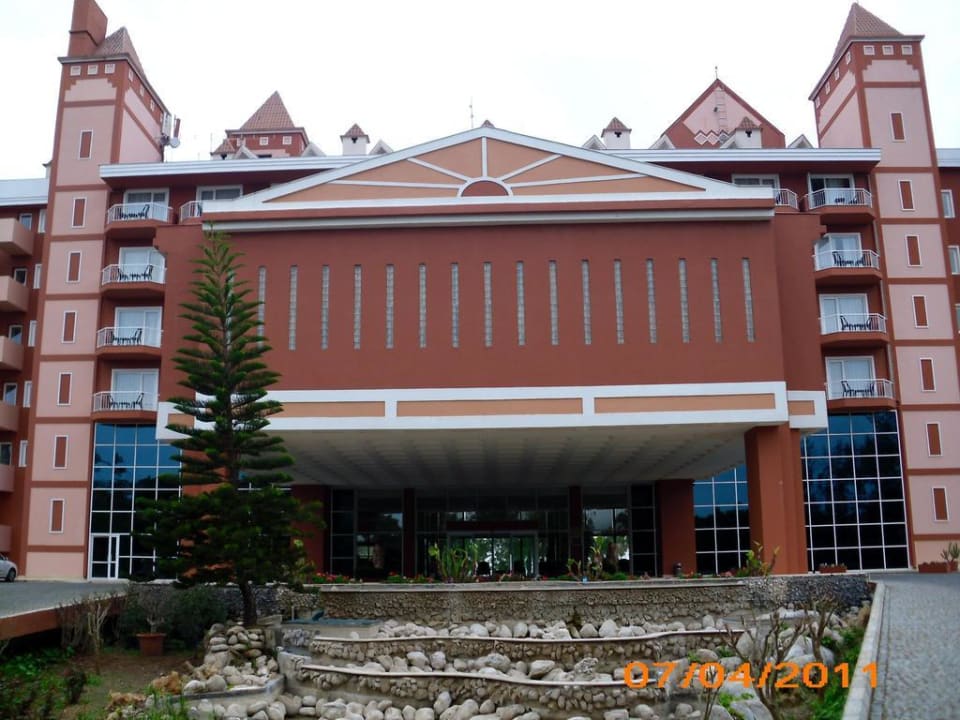 Das Eingangsportal IC Hotels Santai Family Resort